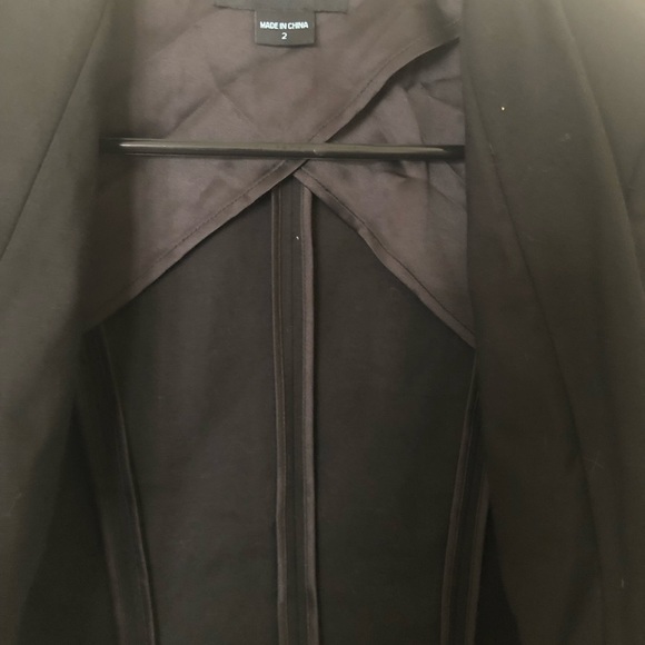 Women’s designer 2 piece suit by Marciano’s - Picture 3 of 4